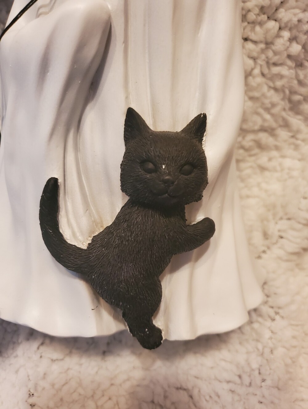 VIRAL HALLOWEEN GHOST WITH BLACK CAT UNDERNEATH UMBRELLA FIGURINE 12"H - Picture 3 of 8